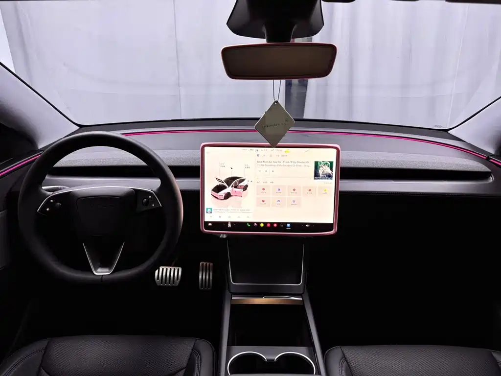 Tesla Model Y — миниатюра 5