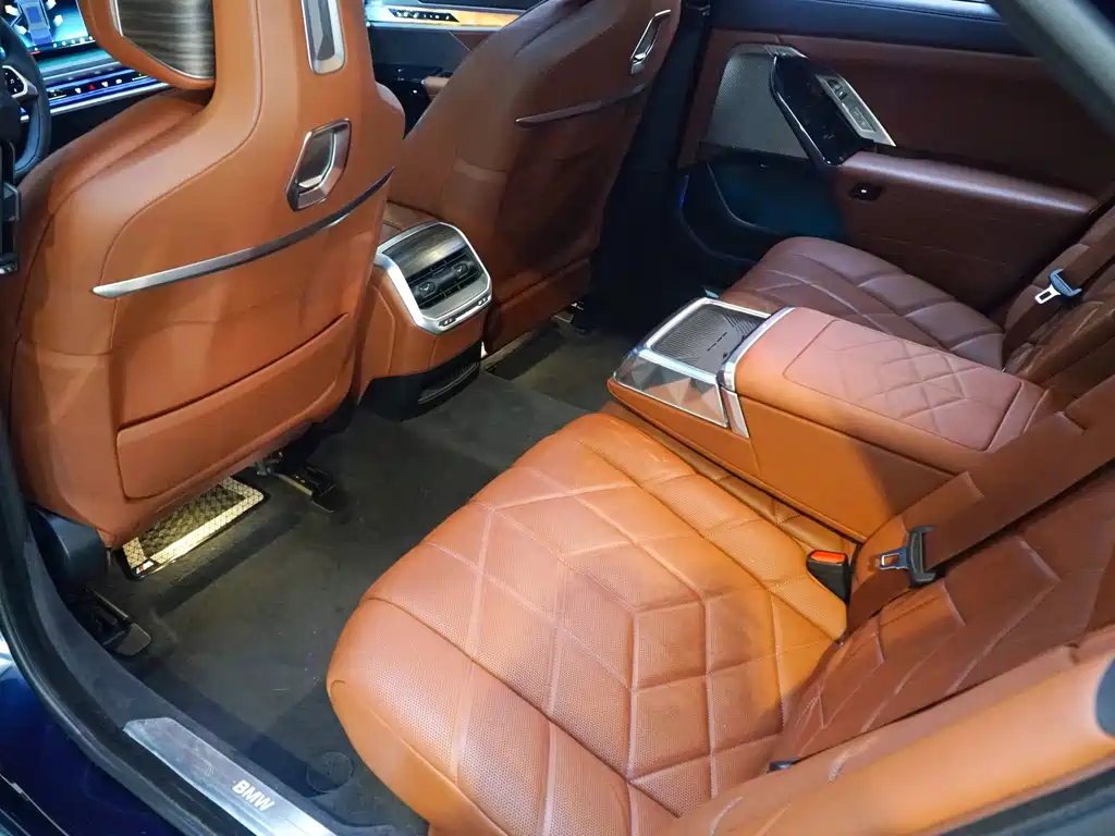 BMW 7 Series — миниатюра 5