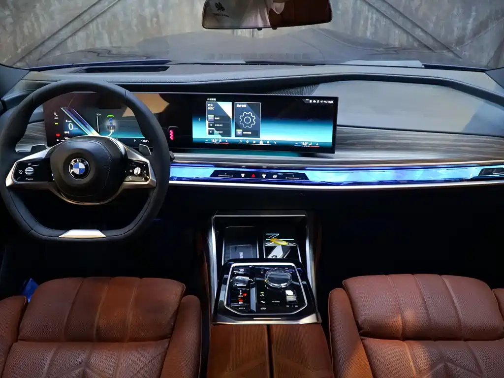 BMW 7 Series — миниатюра 12