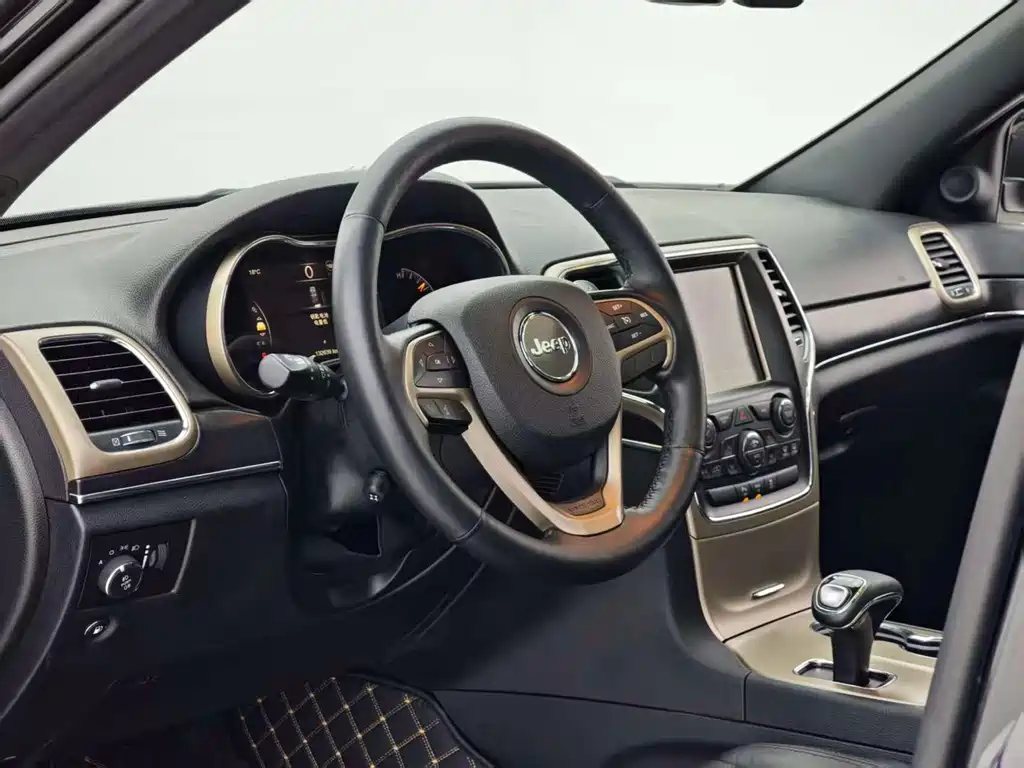 Jeep Grand Cherokee (Import) — миниатюра 4