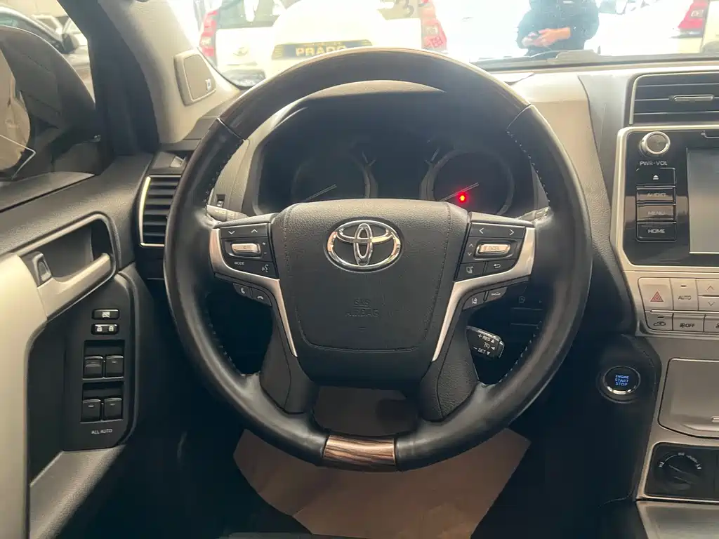 TOYOTA PRADO