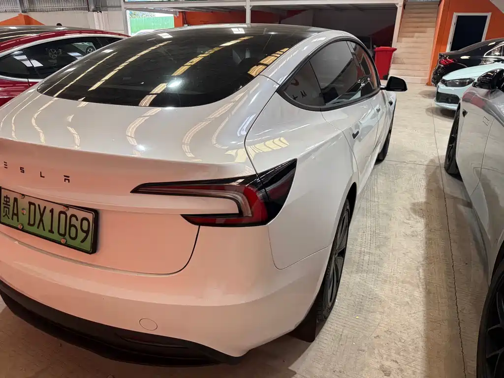 Tesla Model 3 — миниатюра 9