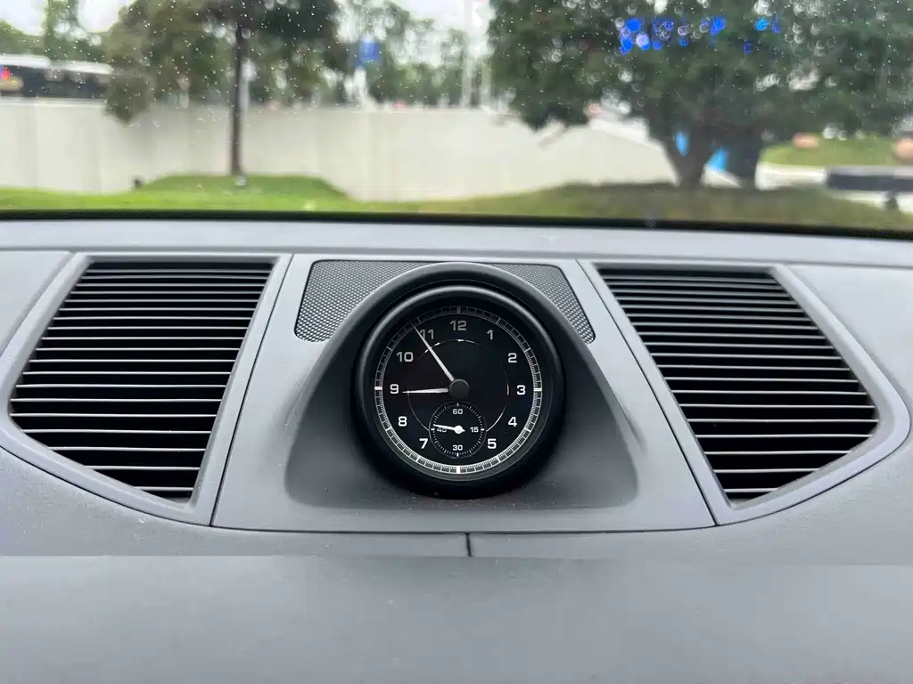 Porsche Macan — миниатюра 10