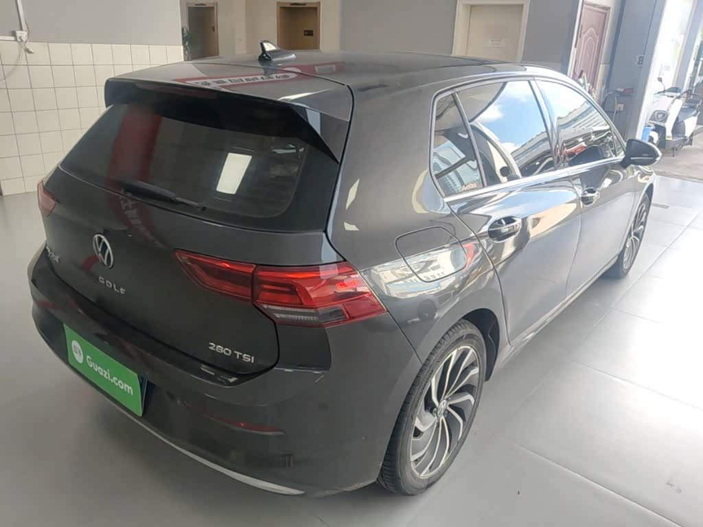 Volkswagen Golf 1.4 л 2022 г. Серебристо-серый, пробег 49200 км