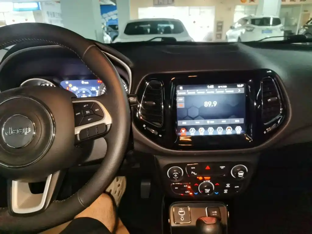 Jeep Compass — миниатюра 13