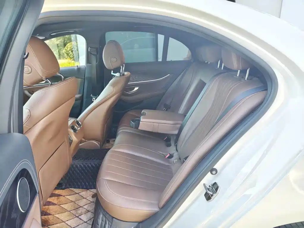 Mercedes-Benz E-Class (Import) — миниатюра 10