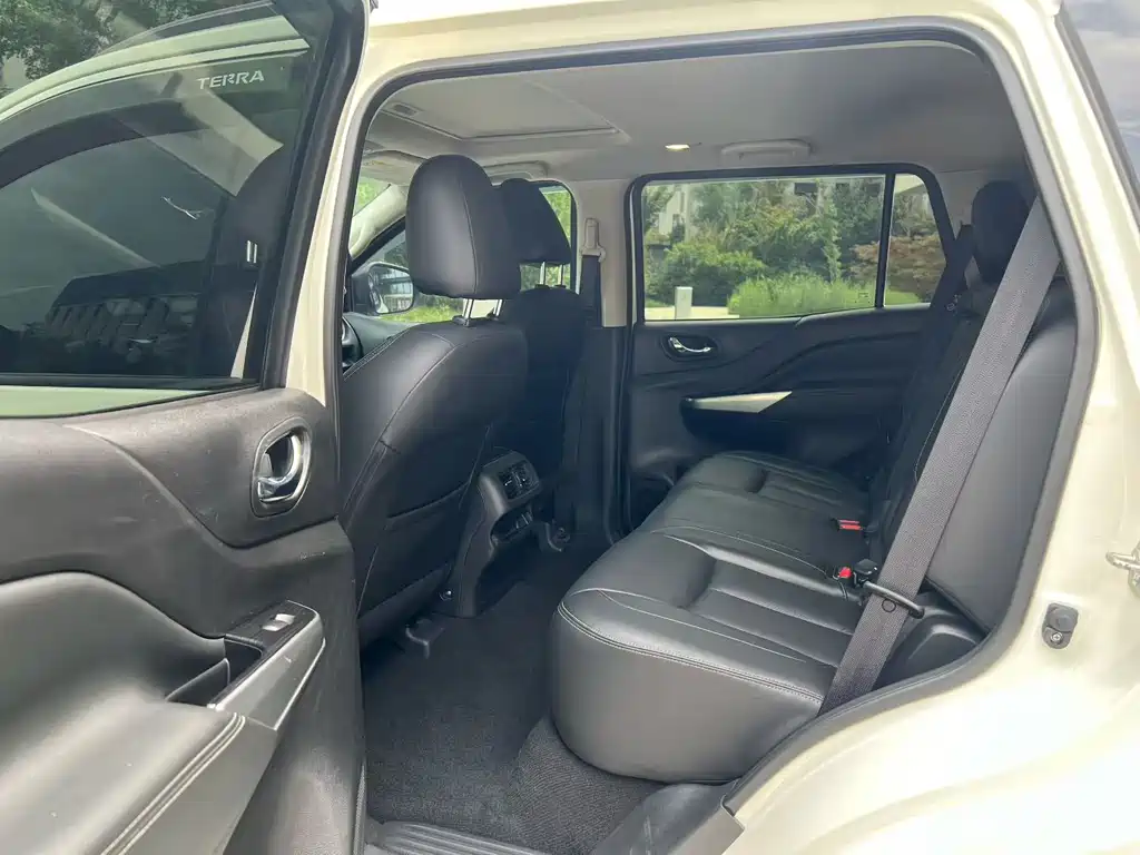Nissan Terra — миниатюра 6