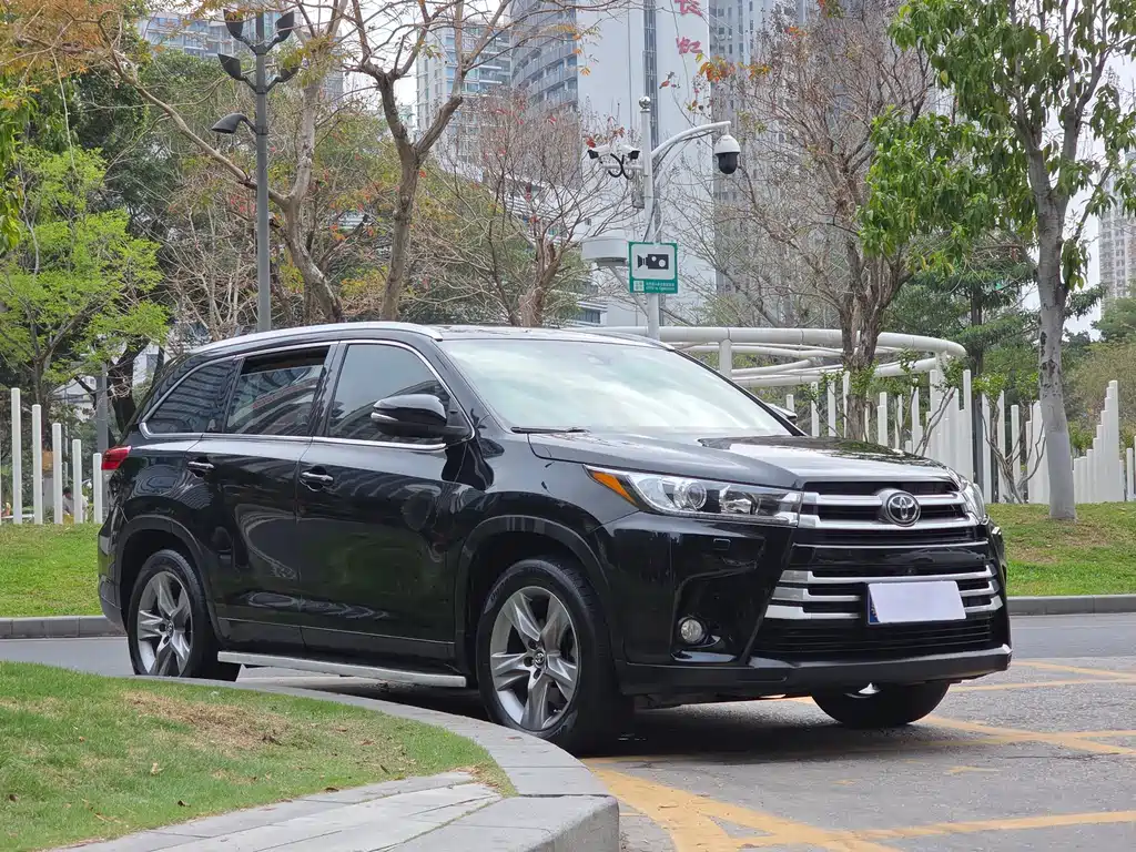 TOYOTA HIGHLANDER
