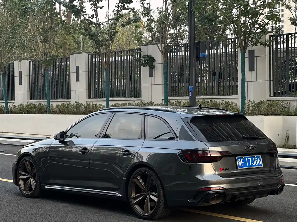 Audi RS 4 — миниатюра 8