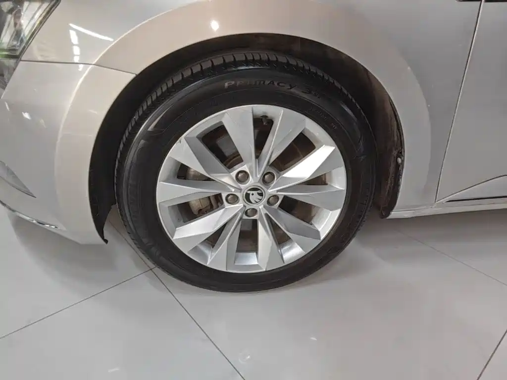 Skoda Superb — миниатюра 25