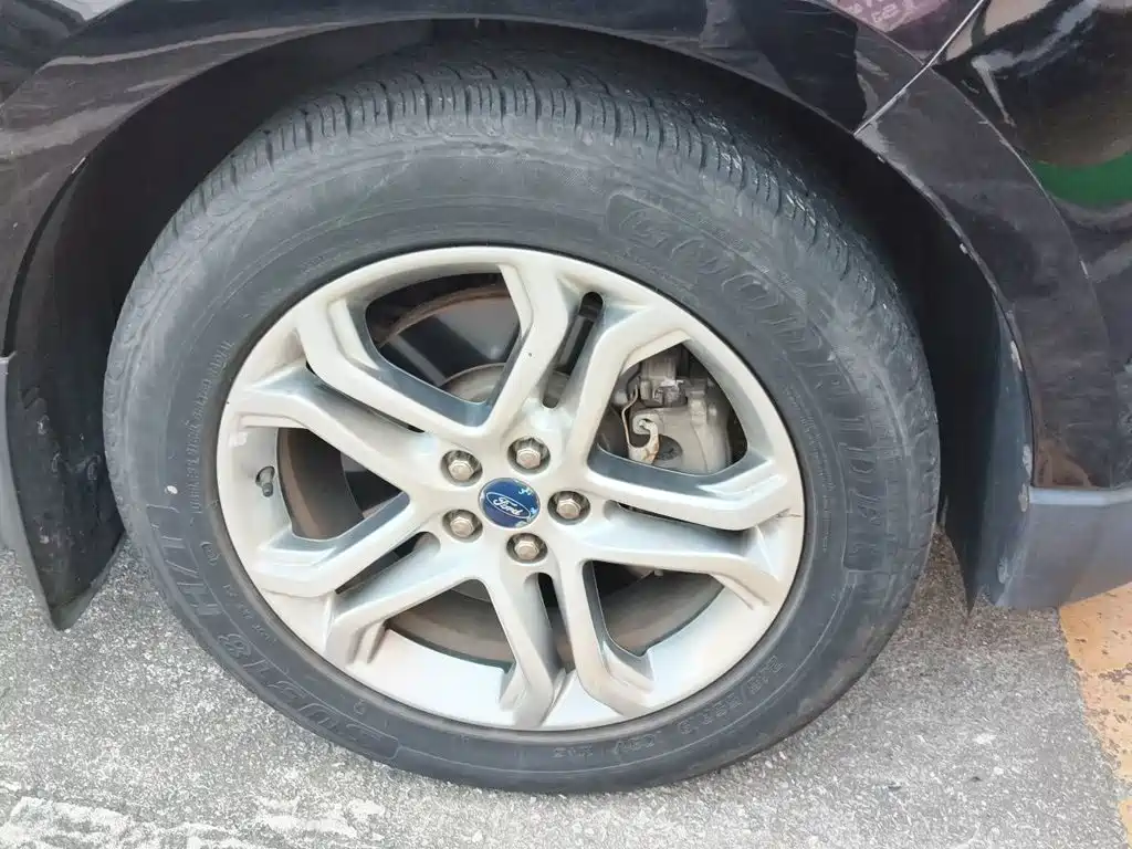 Ford Edge — миниатюра 8