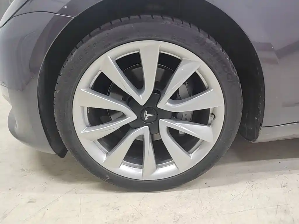 Tesla Model 3 — миниатюра 23