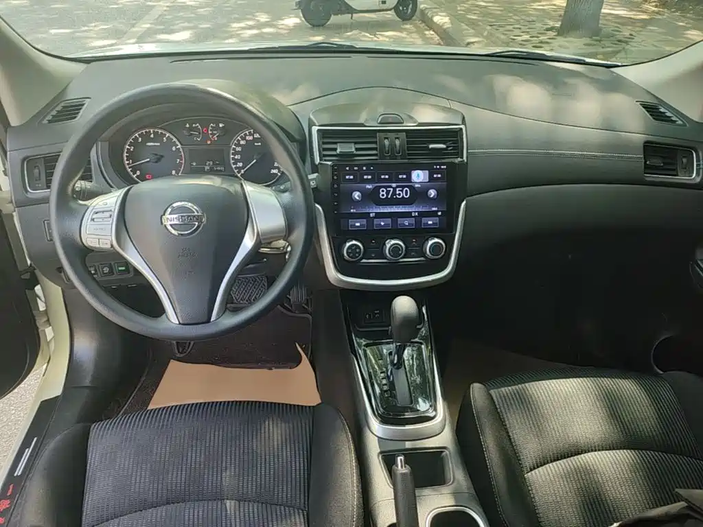 Nissan Tiida — миниатюра 10