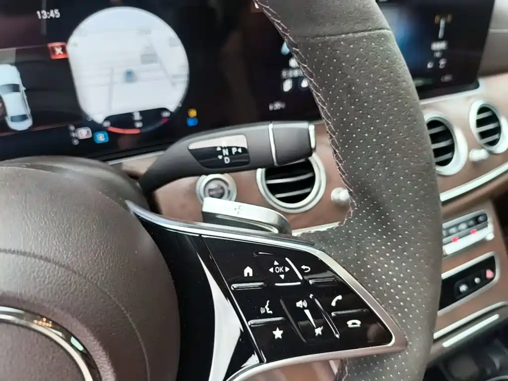 Mercedes-Benz E-Class — миниатюра 14