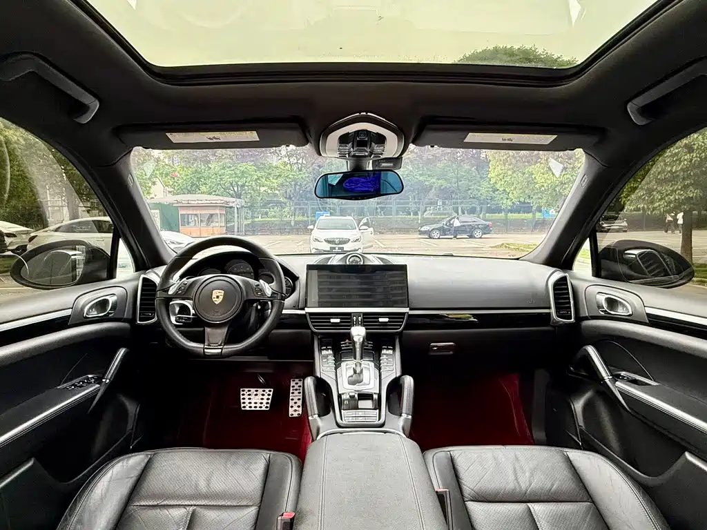 Porsche Cayenne — миниатюра 9
