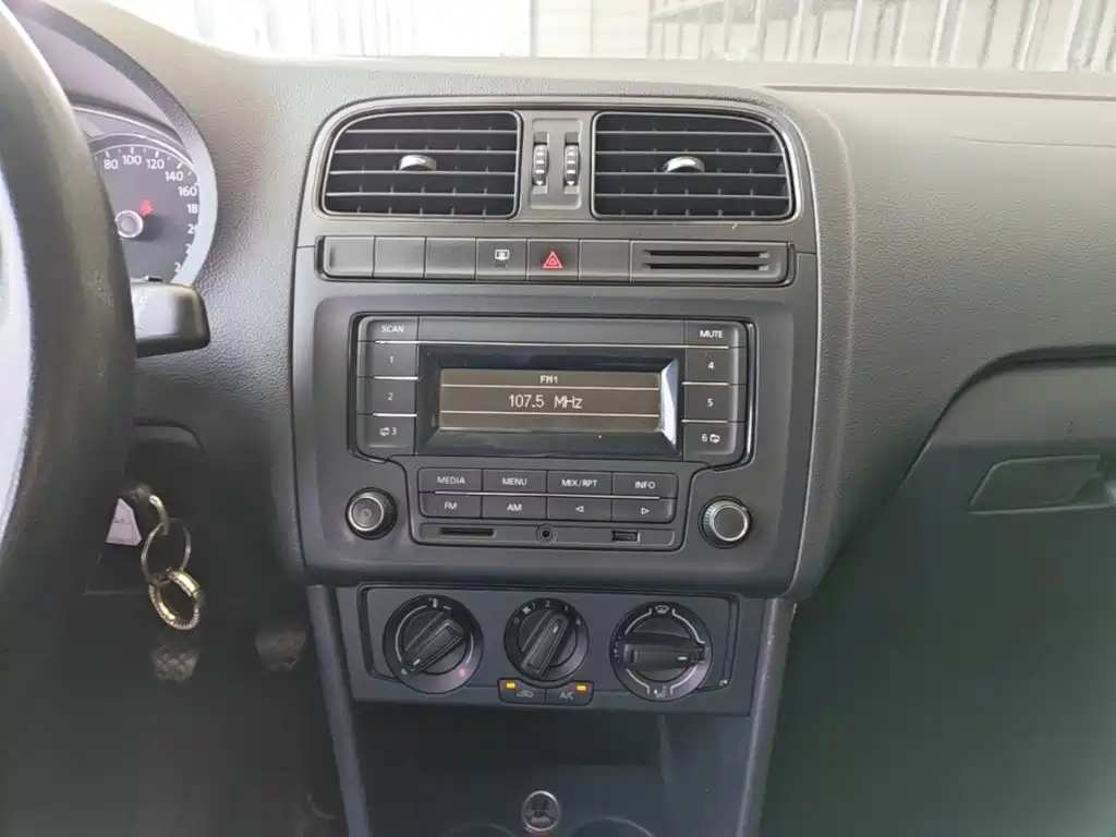 Volkswagen Polo — миниатюра 13