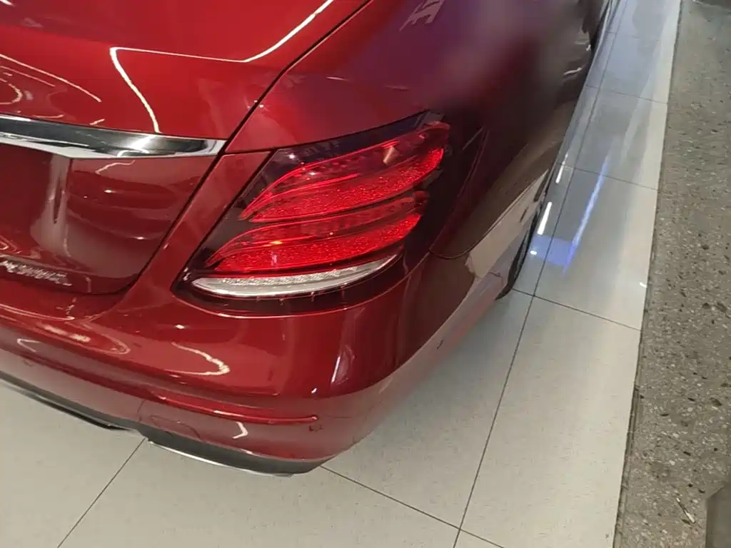 Mercedes-Benz E-Class — миниатюра 8