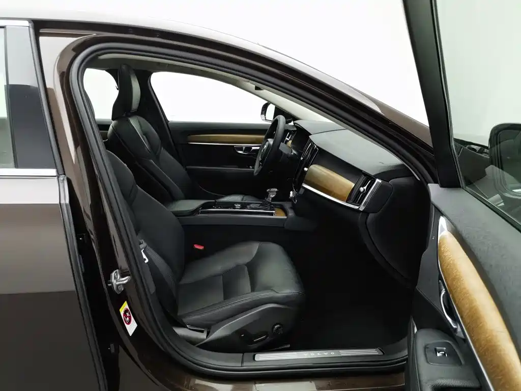 Volvo S90 — миниатюра 23