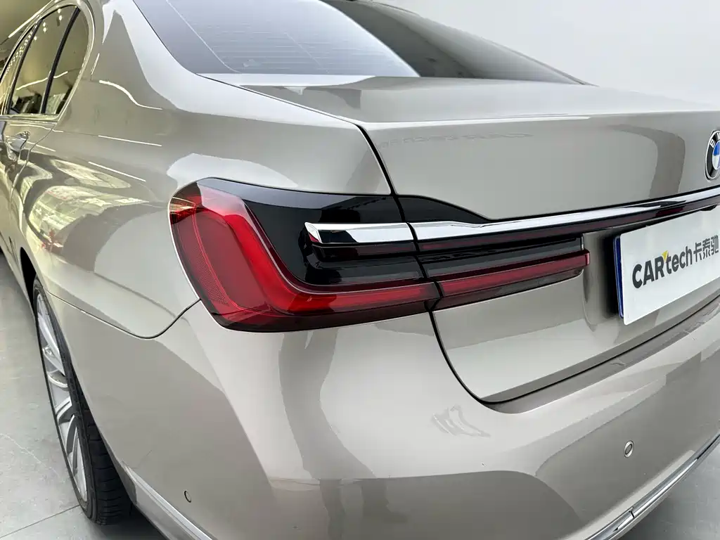 BMW 7 Series — миниатюра 6
