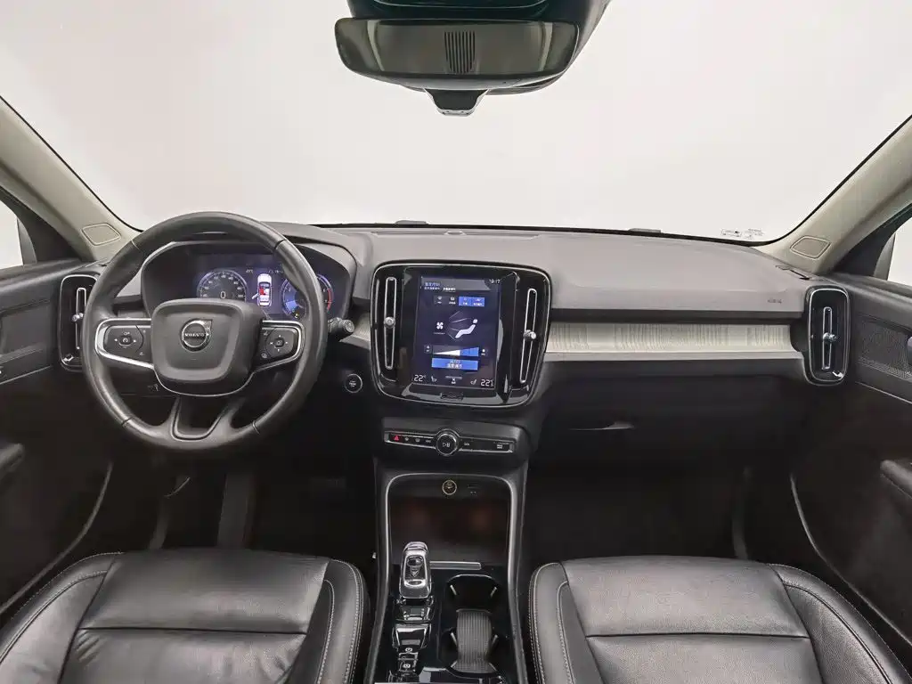 Volvo XC40 — миниатюра 5