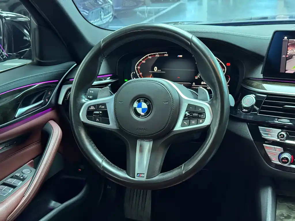 BMW 5 Series — миниатюра 11