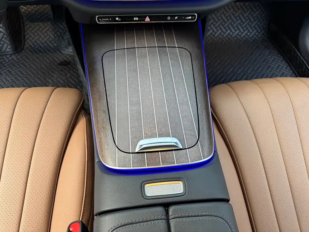 Mercedes-Benz E-Class — миниатюра 9