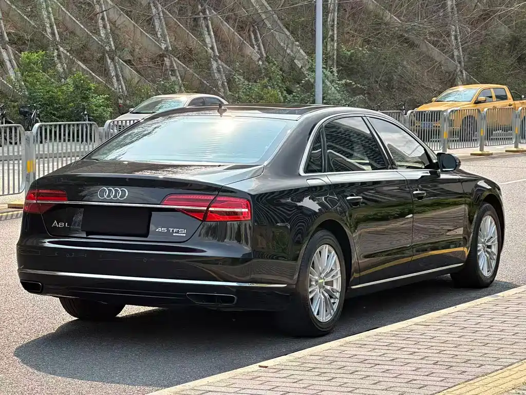 Audi A8 — миниатюра 4