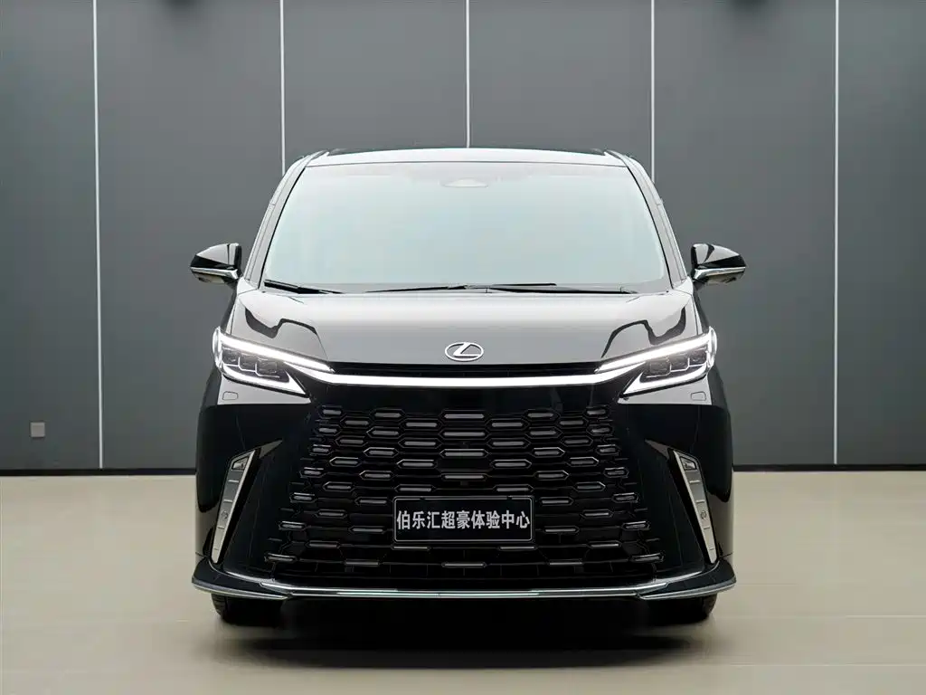 Lexus LM 2023 500h мест