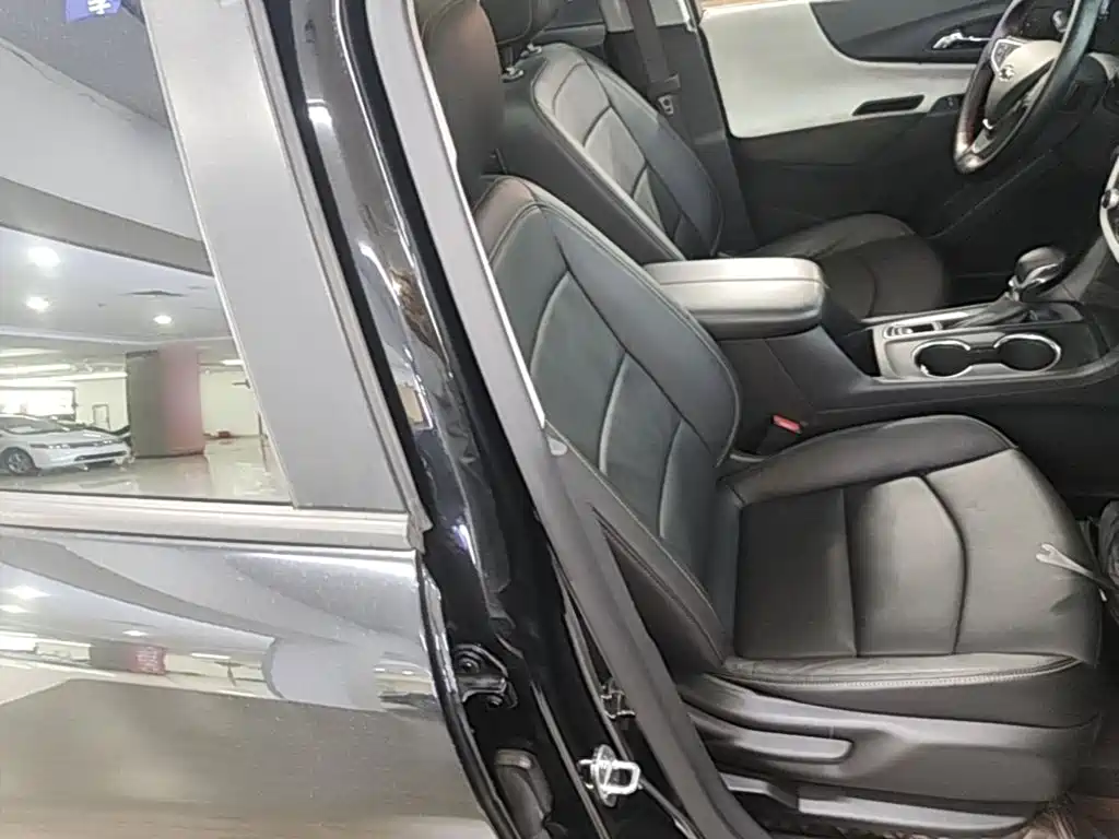 Chevrolet Equinox — миниатюра 25
