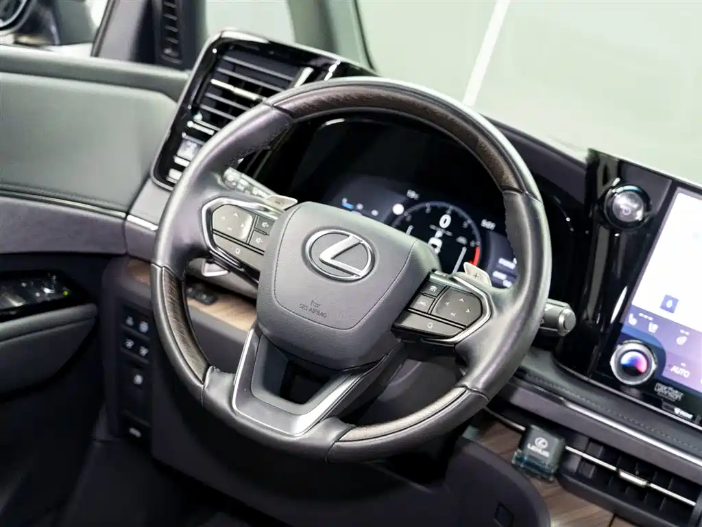 Lexus LM — фотографии объявления, Фото 16