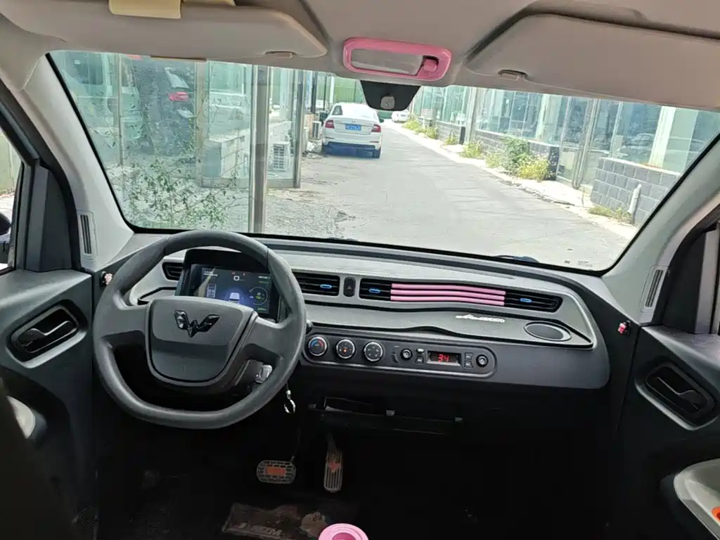 Wuling MINIEV — миниатюра 10