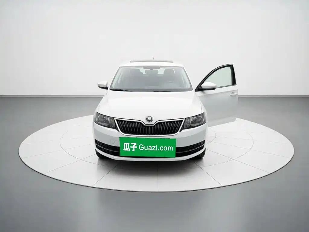 Skoda Rapid Spaceback — миниатюра 2