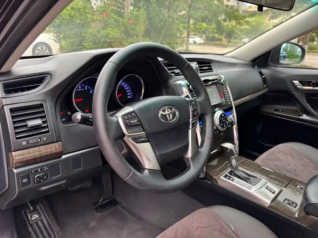 Toyota Reiz — миниатюра 13