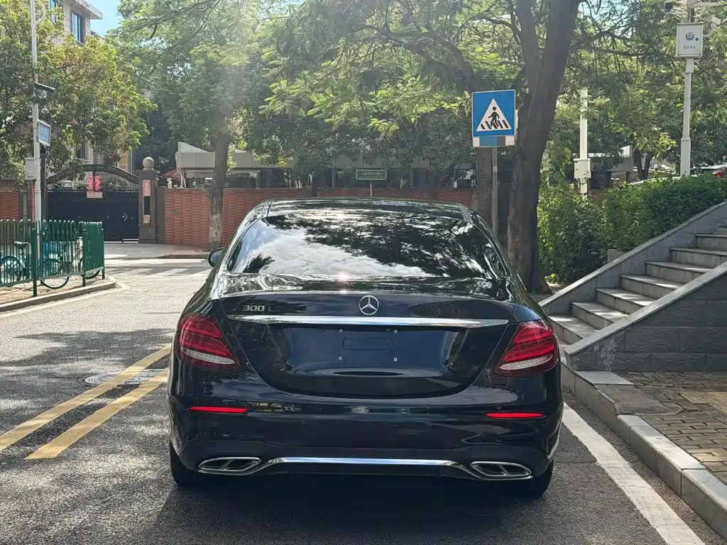 Mercedes-Benz E-Class — миниатюра 15