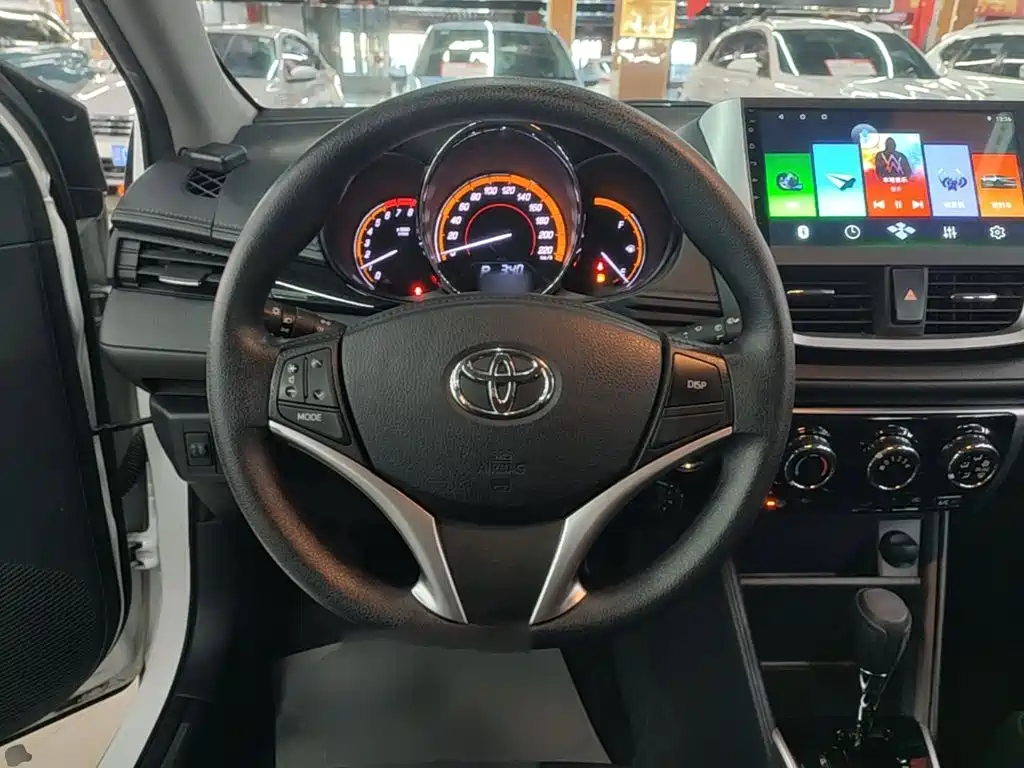 Toyota Yaris L — миниатюра 11