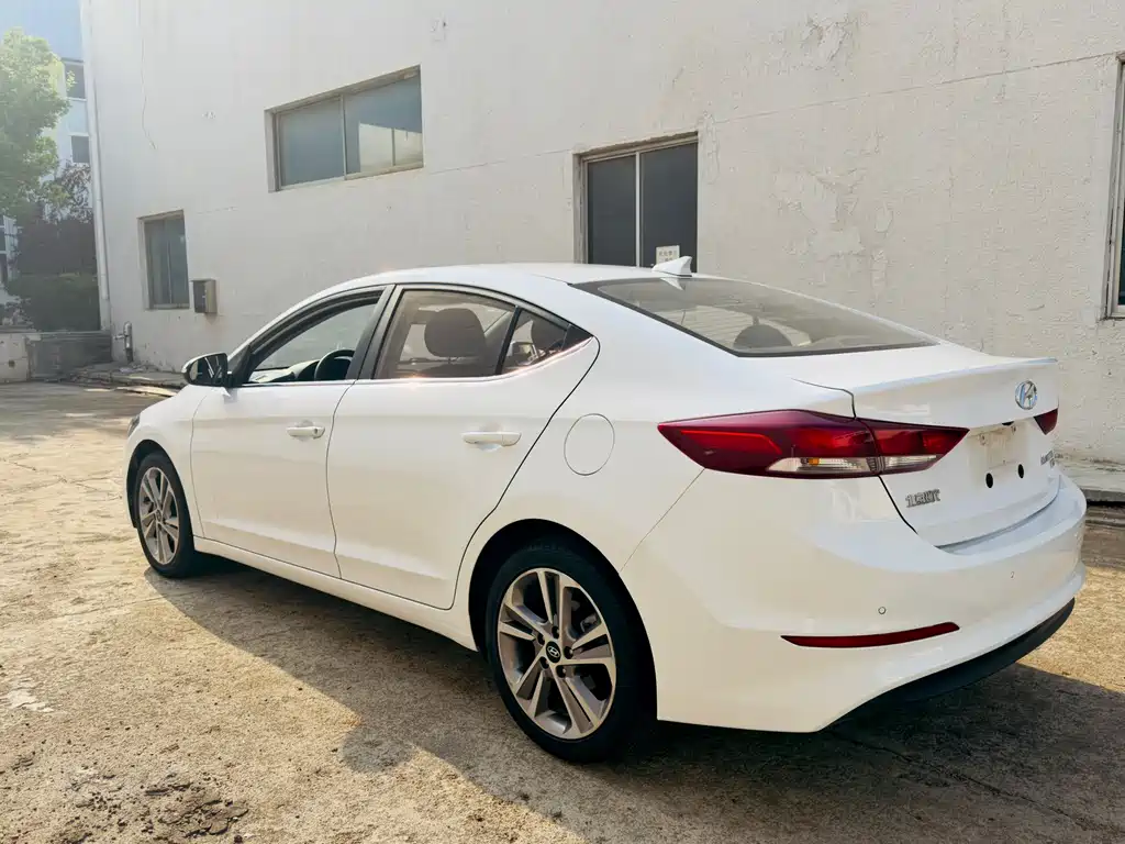 Hyundai Elantra — миниатюра 6