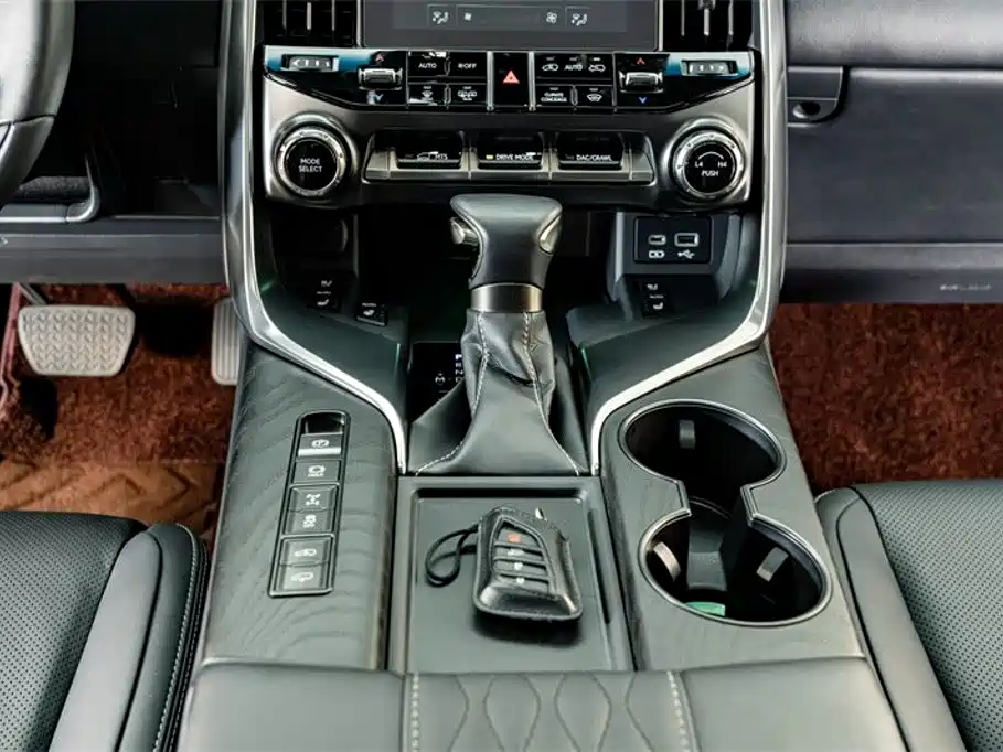 Lexus LX — миниатюра 16