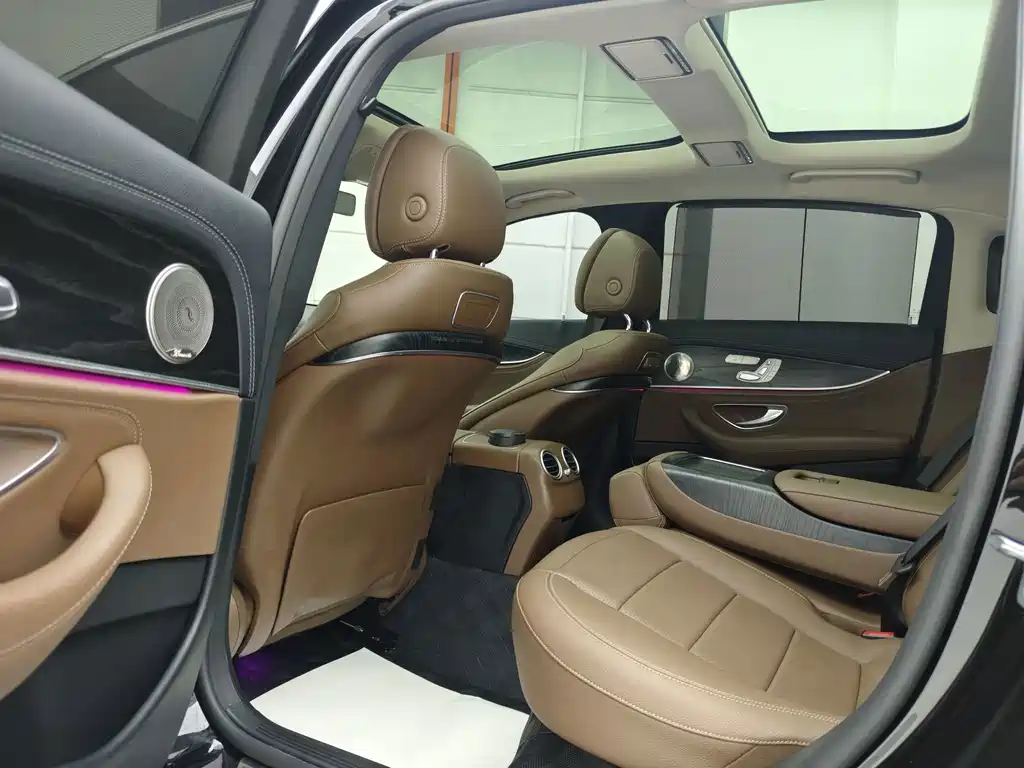 Mercedes-Benz E-Class — миниатюра 18