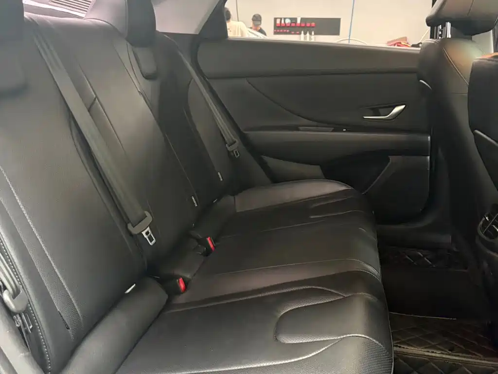 Hyundai Elantra — миниатюра 13