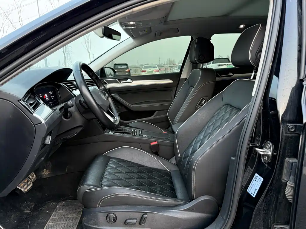 VOLKSWAGEN MAGOTAN GTE PLUG IN HYBRID