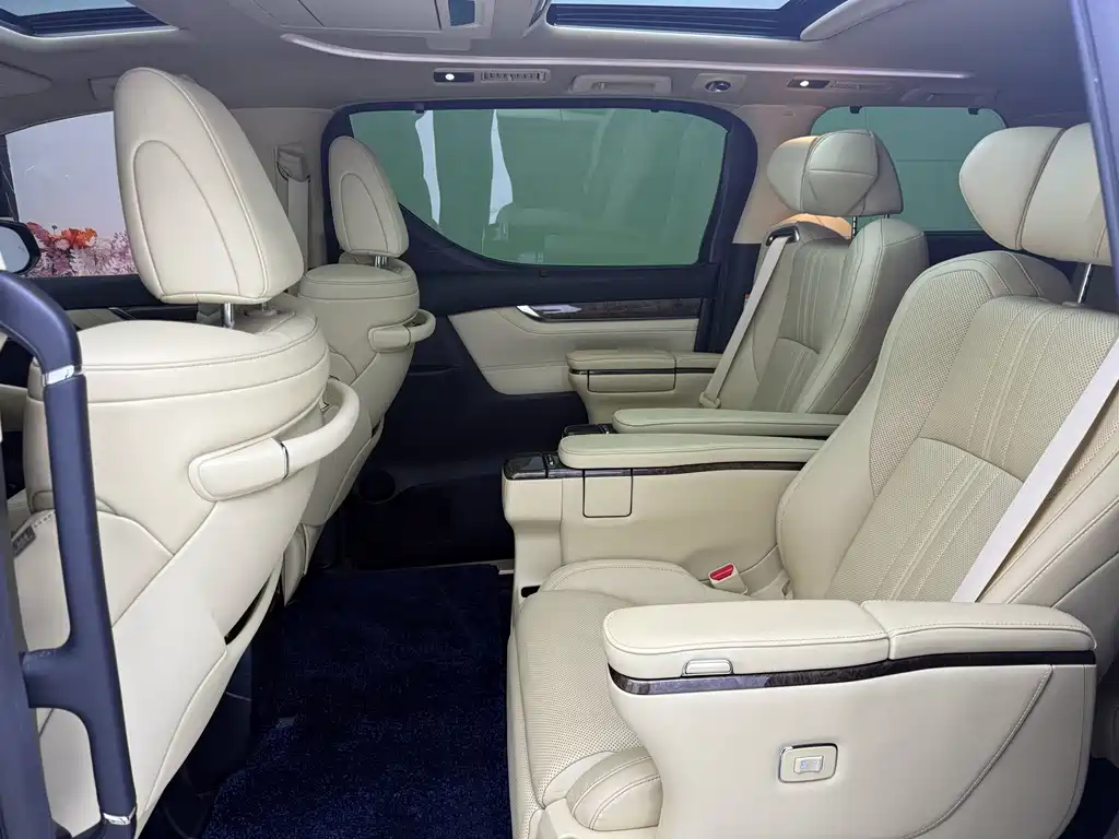 Toyota Vellfire — миниатюра 13