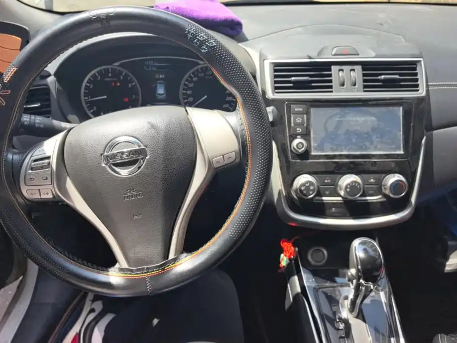 Nissan Tiida — миниатюра 12
