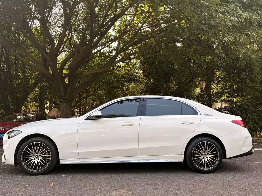 Mercedes-Benz C-Class — миниатюра 13