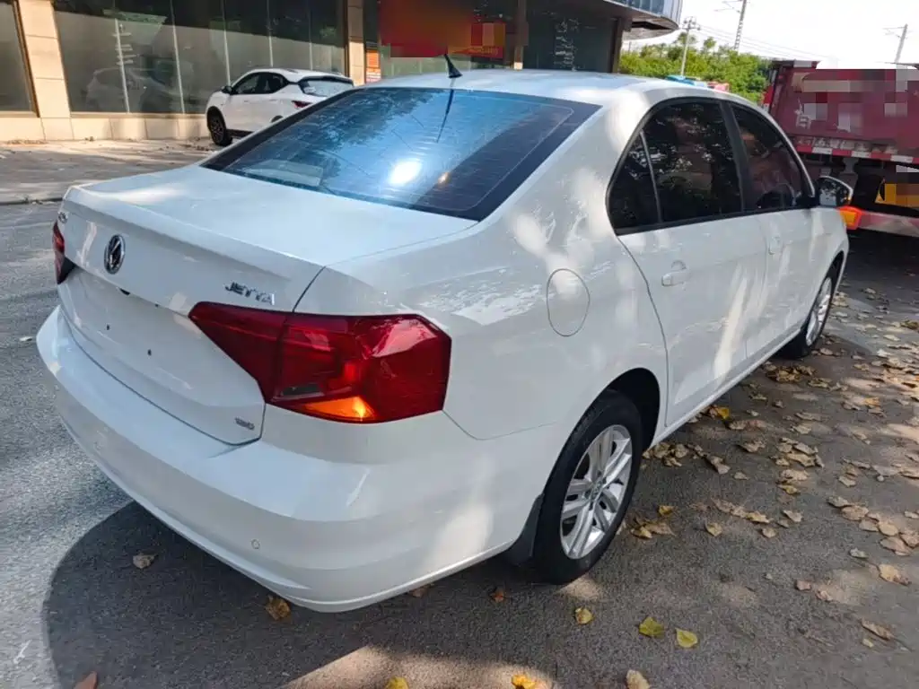 Volkswagen Jetta — миниатюра 7
