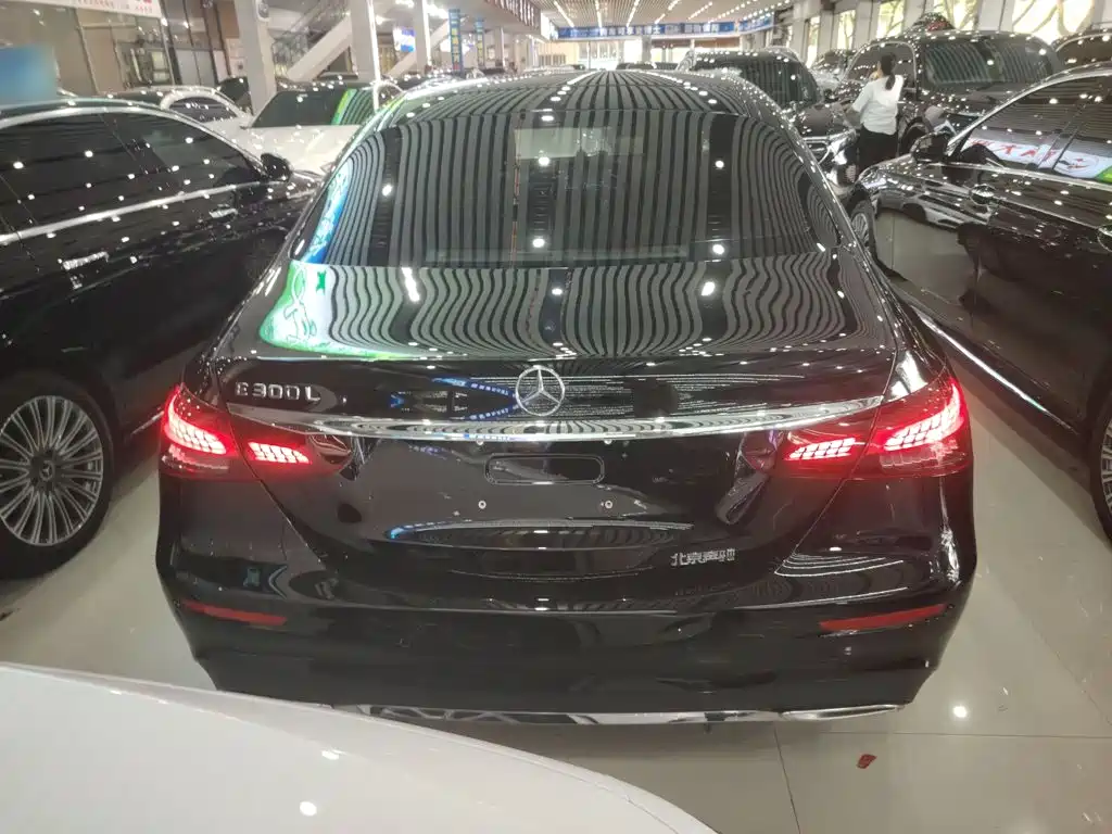 Mercedes-Benz E-Class — миниатюра 11