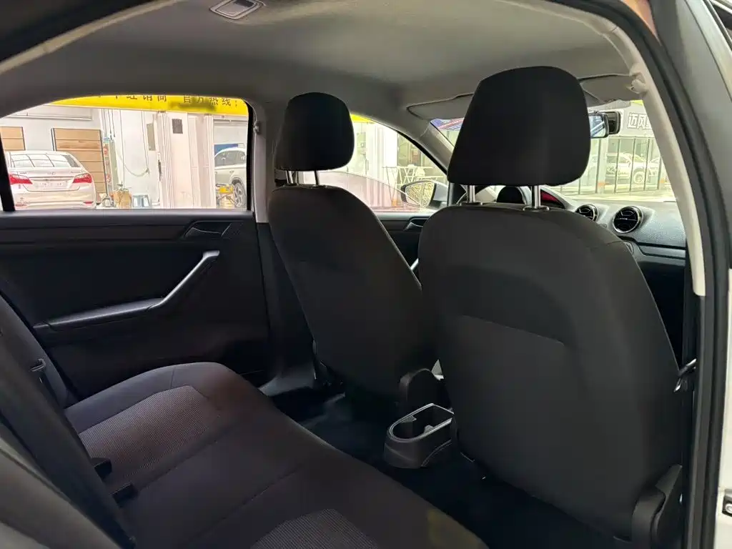 Volkswagen Jetta — миниатюра 11