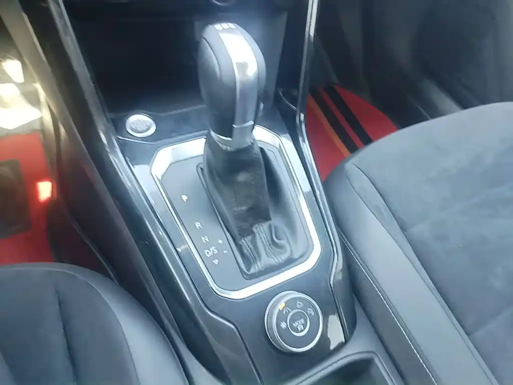 Volkswagen T-Roc — миниатюра 14