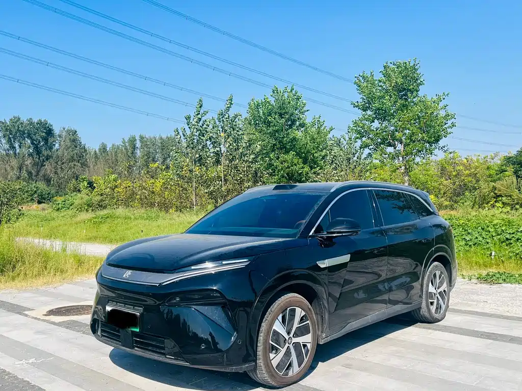 BYD Tang L