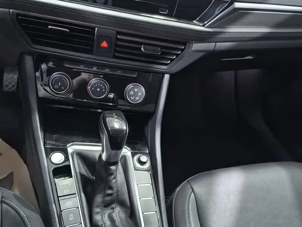 Volkswagen Sagitar — миниатюра 9