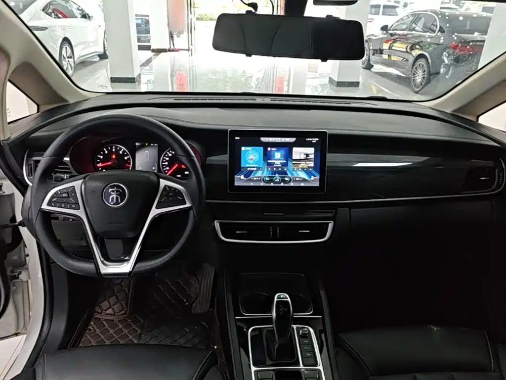 BYD MAX — миниатюра 10